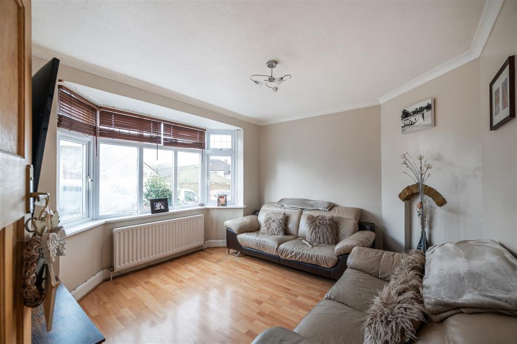 Property photo 3 of 14 19 Prince Albert Square Internals-7.Jpg