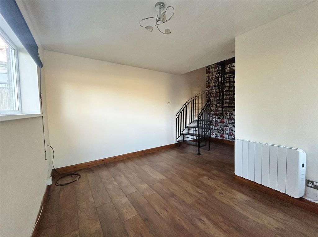 Property photo 3 of 9 Living Area