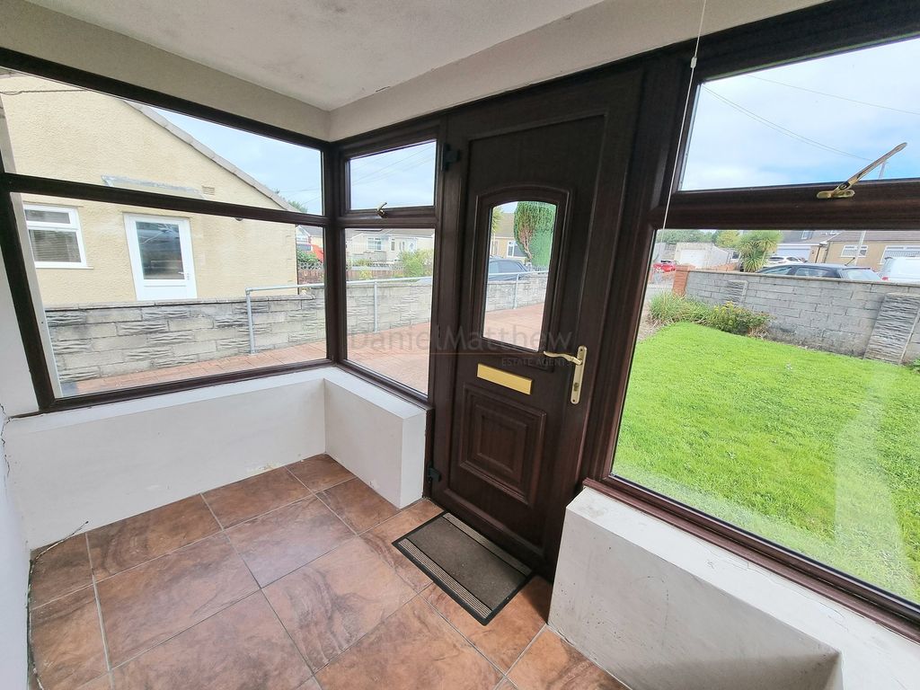 Property photo 2 of 18 Entrance Porch