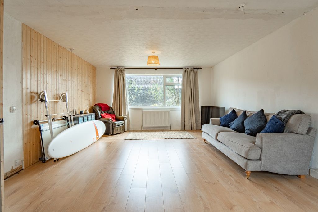 Property photo 2 of 31