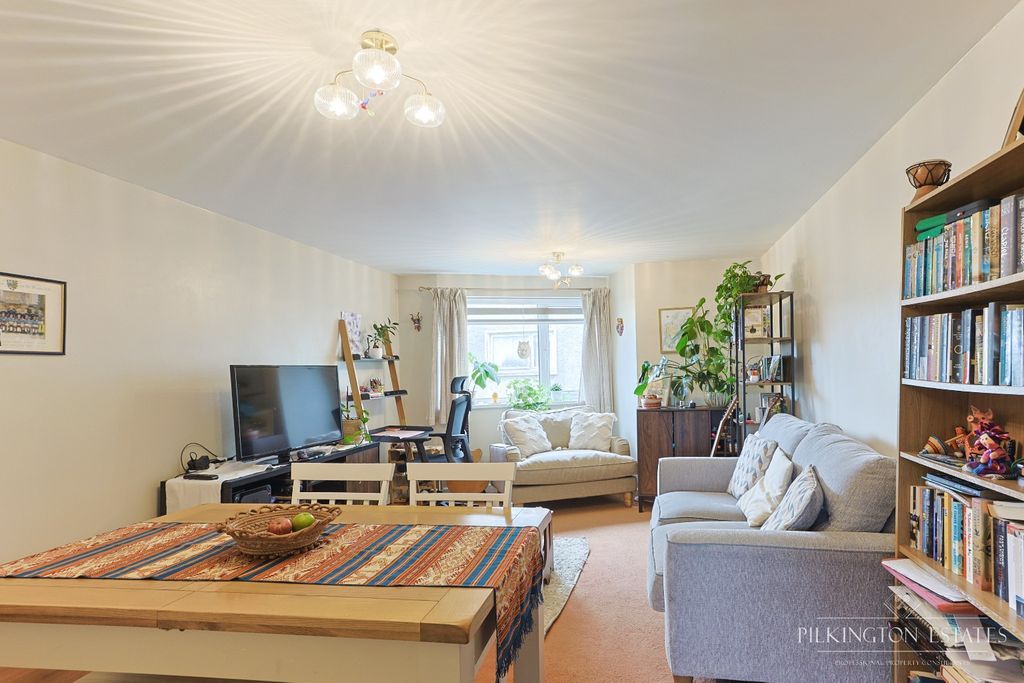 Property photo 2 of 12 4425803