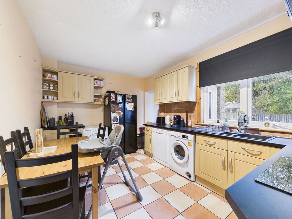 Property photo 3 of 12 Kitchen