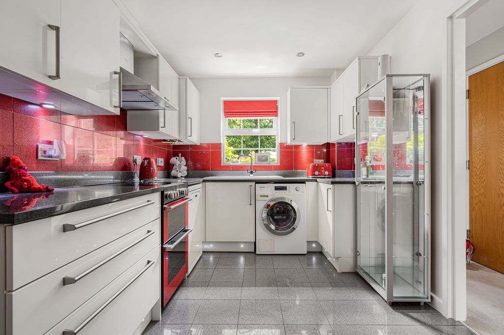 Property photo 3 of 16 Kitchen