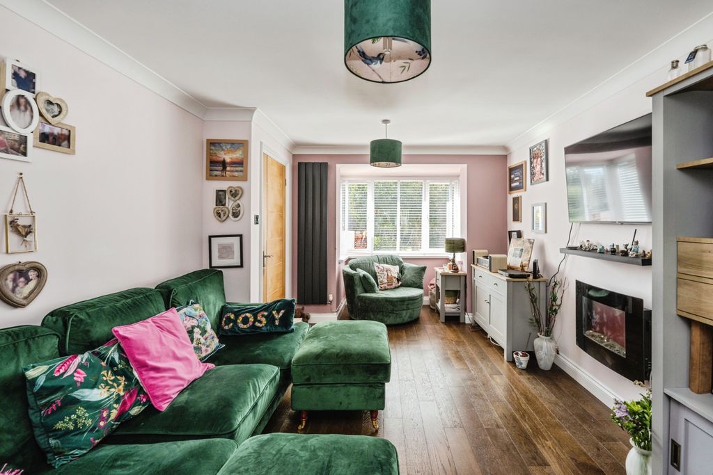 Property photo 3 of 15 Lounge