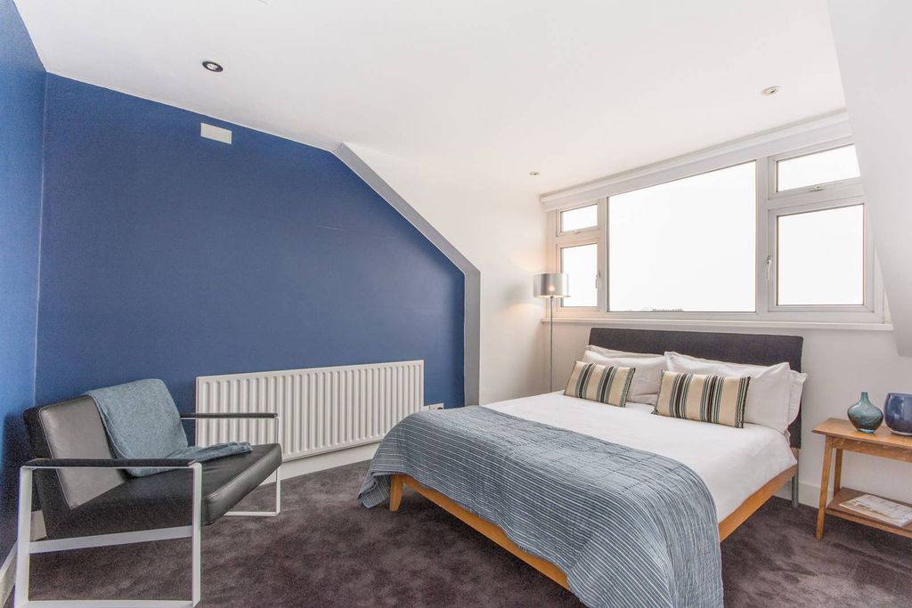 Property photo 2 of 37