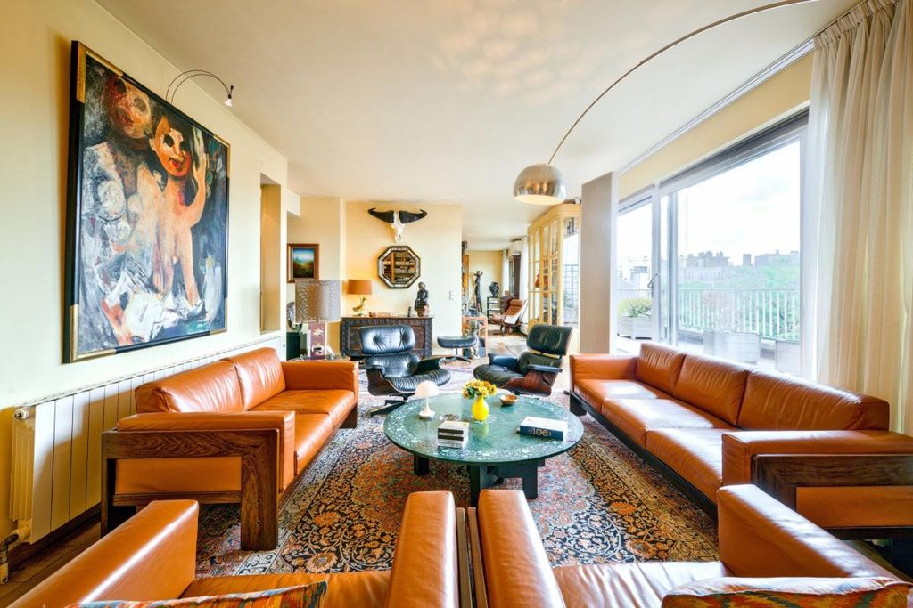 Property photo 2 of 18