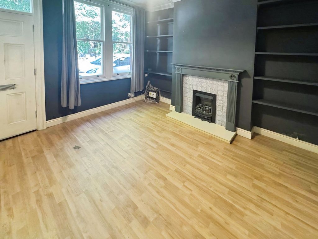 Property photo 2 of 14 24Cf9997-59E6F3c0-B22F-4d65-B763-3A8E4B1B8Cec