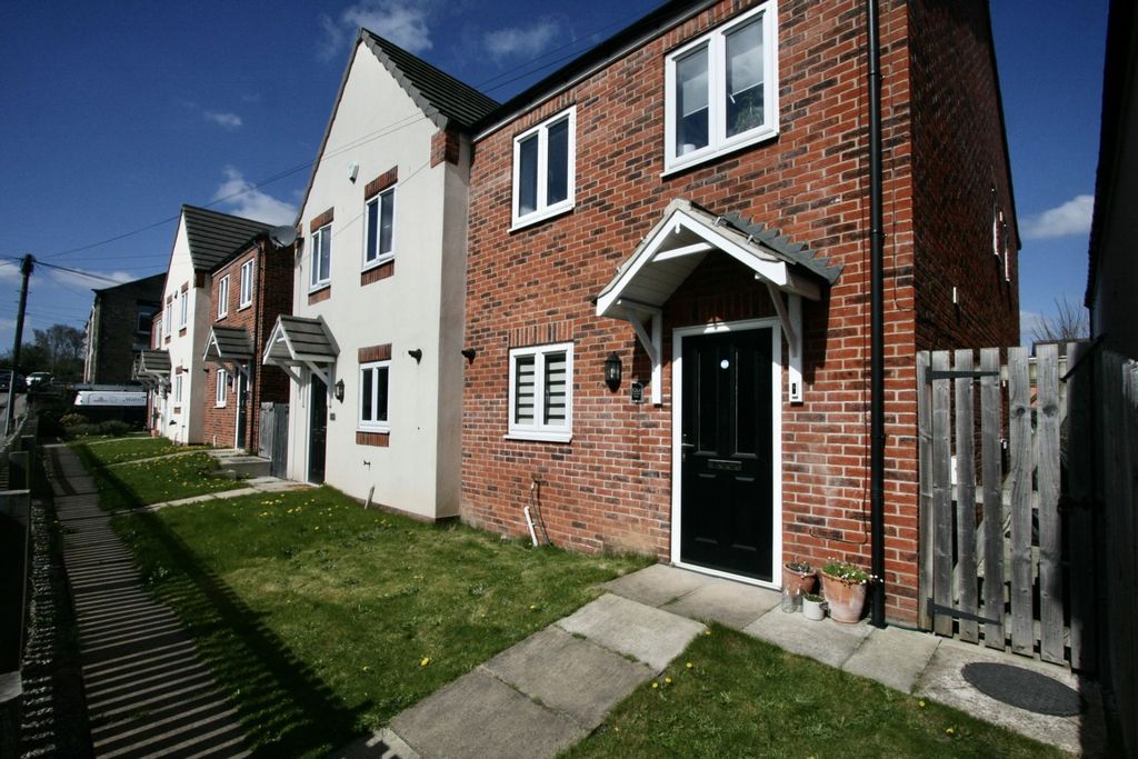 Property photo 1 of 25