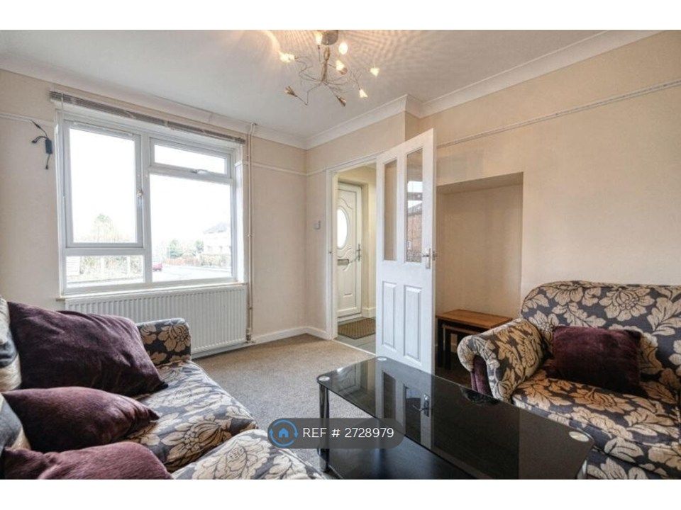 Property photo 3 of 21 Living Room