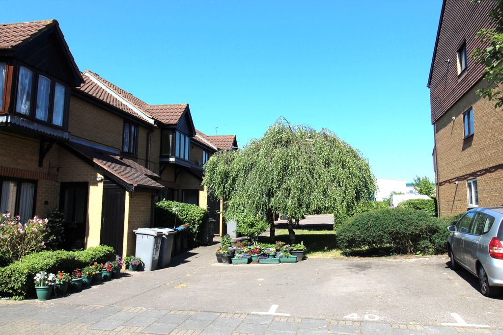 Property photo 1 of 8