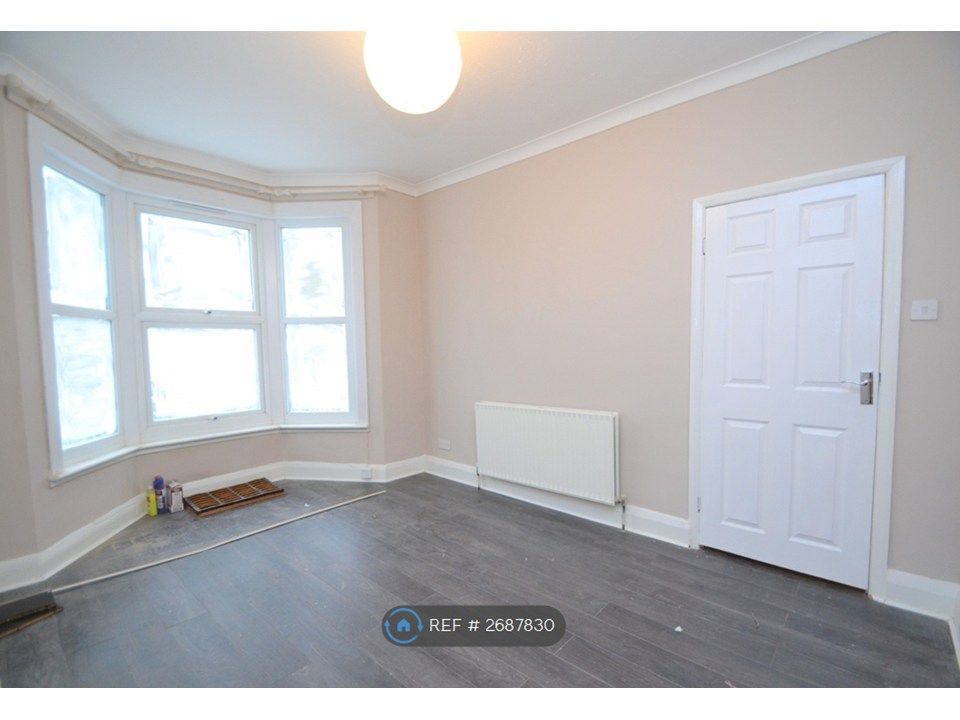 Property photo 3 of 13 Lounge