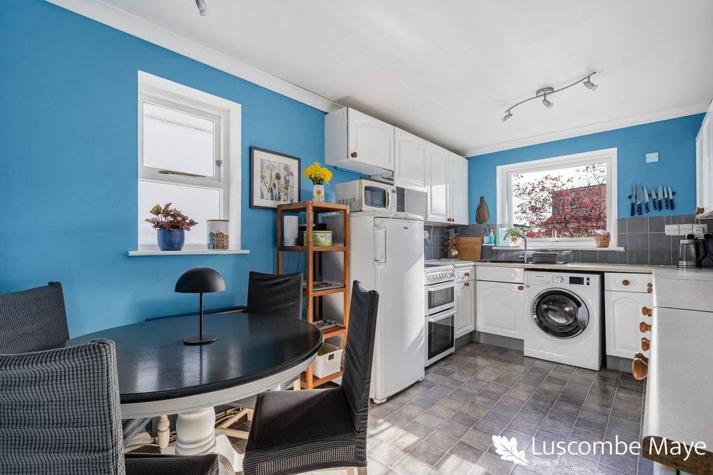 Property photo 3 of 27