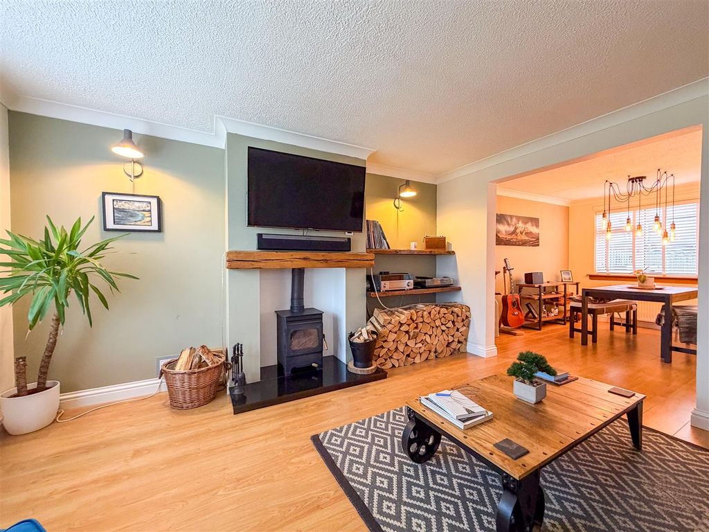 Property photo 2 of 23 Lounge