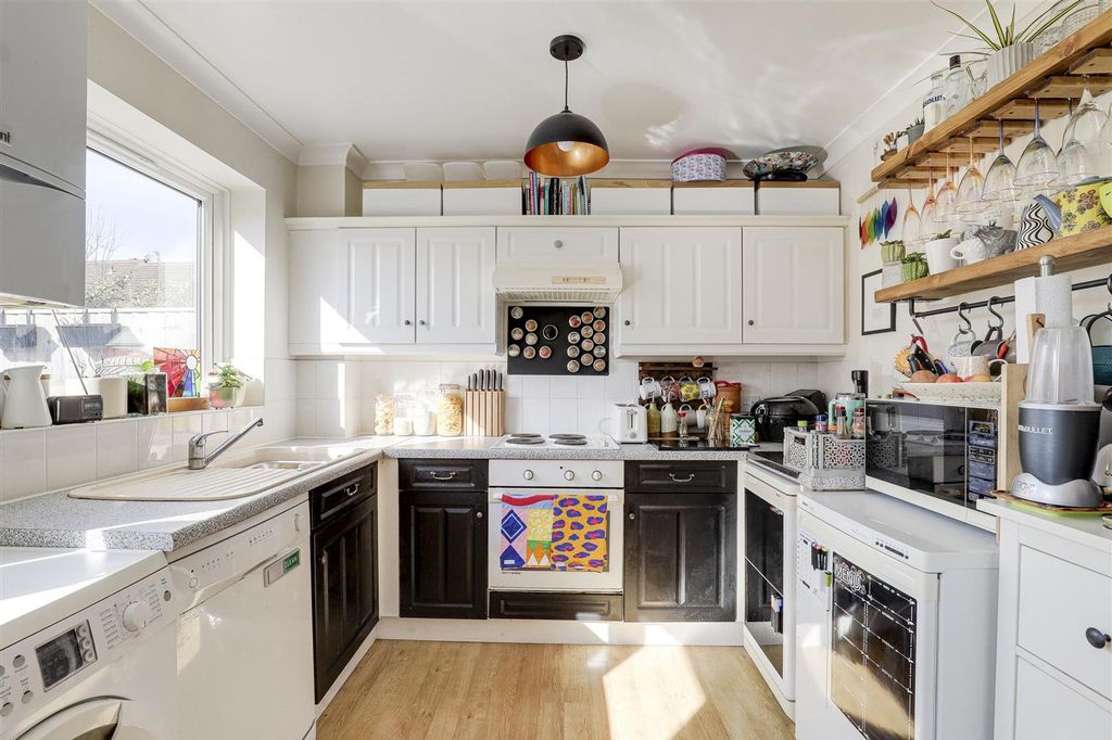 Property photo 3 of 13