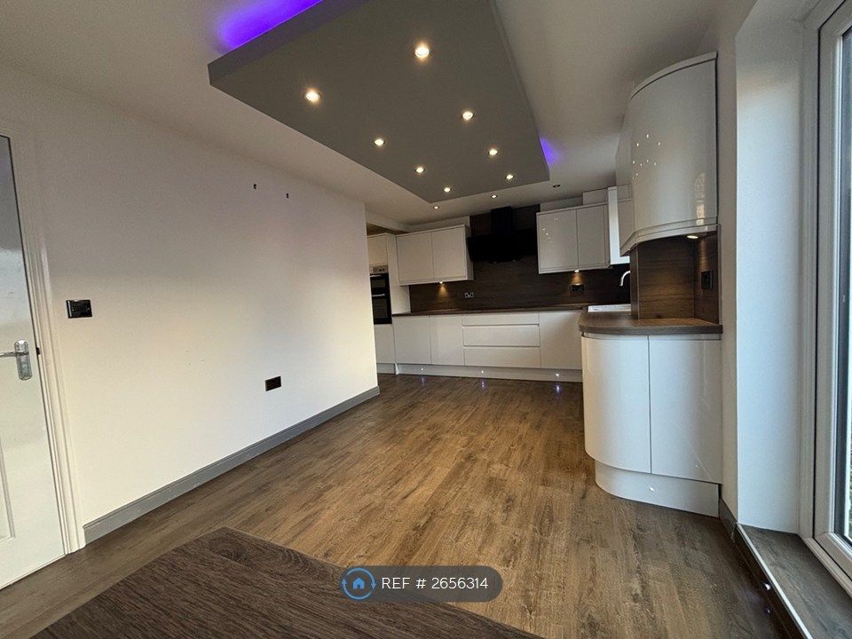 Property photo 2 of 16 Kitchen