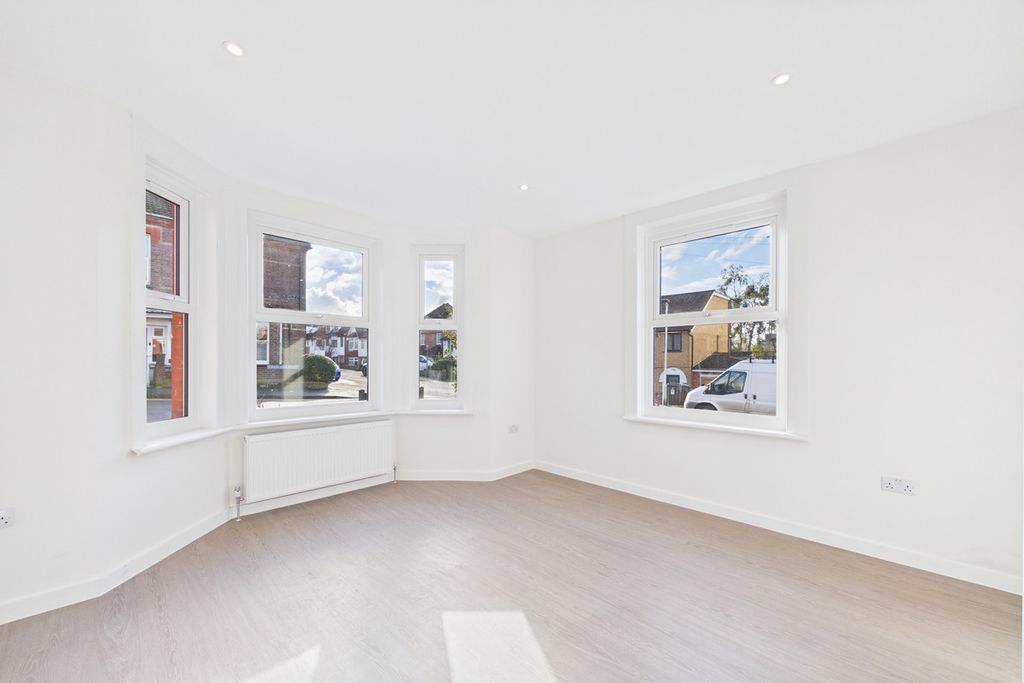 Property photo 2 of 23