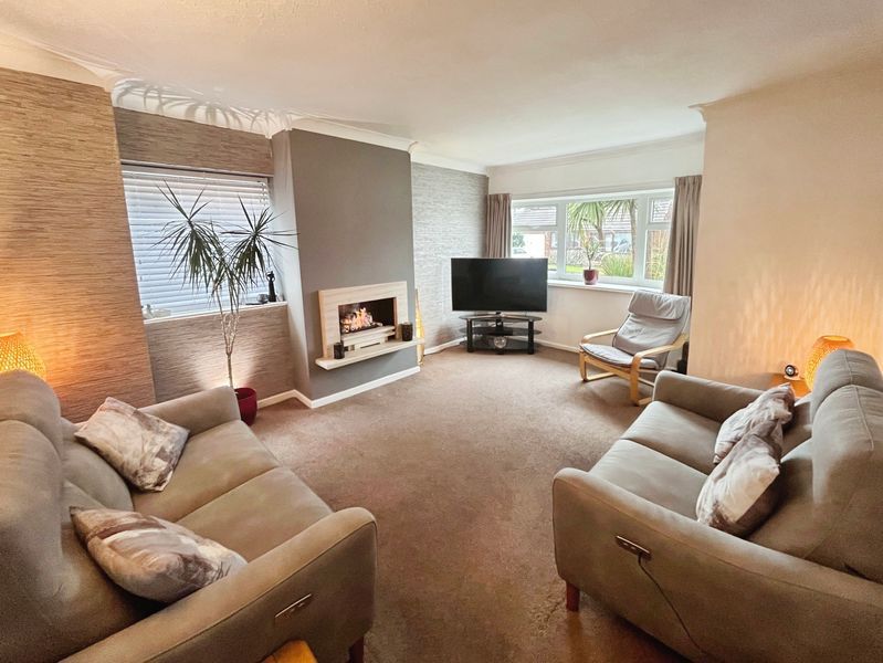 Property photo 2 of 24 Lounge