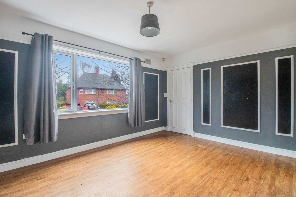 Property photo 2 of 13 Alderton-2