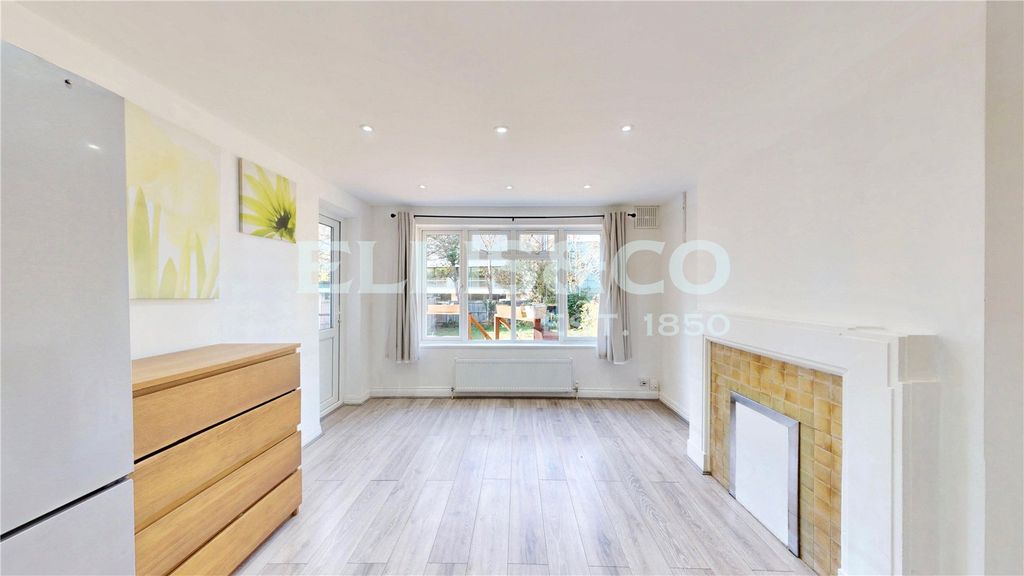 Property photo 2 of 16 Picture No. 13