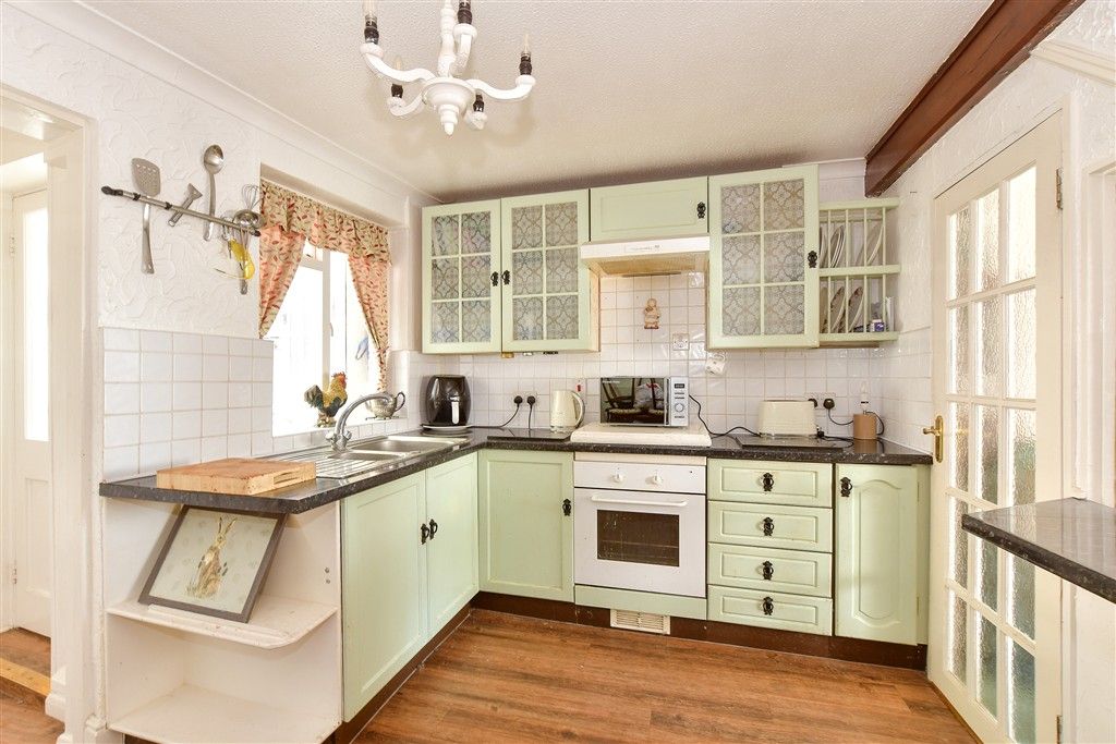 Property photo 3 of 8 Kitchen