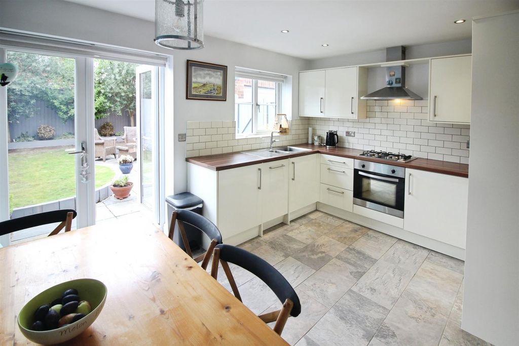 Property photo 3 of 17 Kitchen/Diner