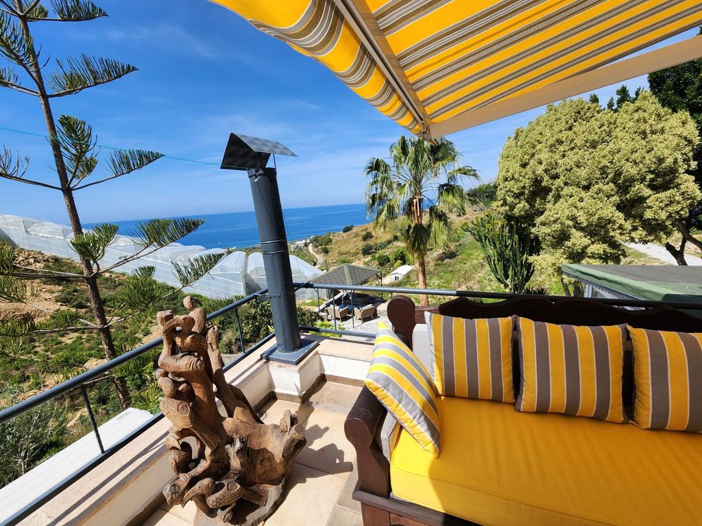 Property photo 3 of 44