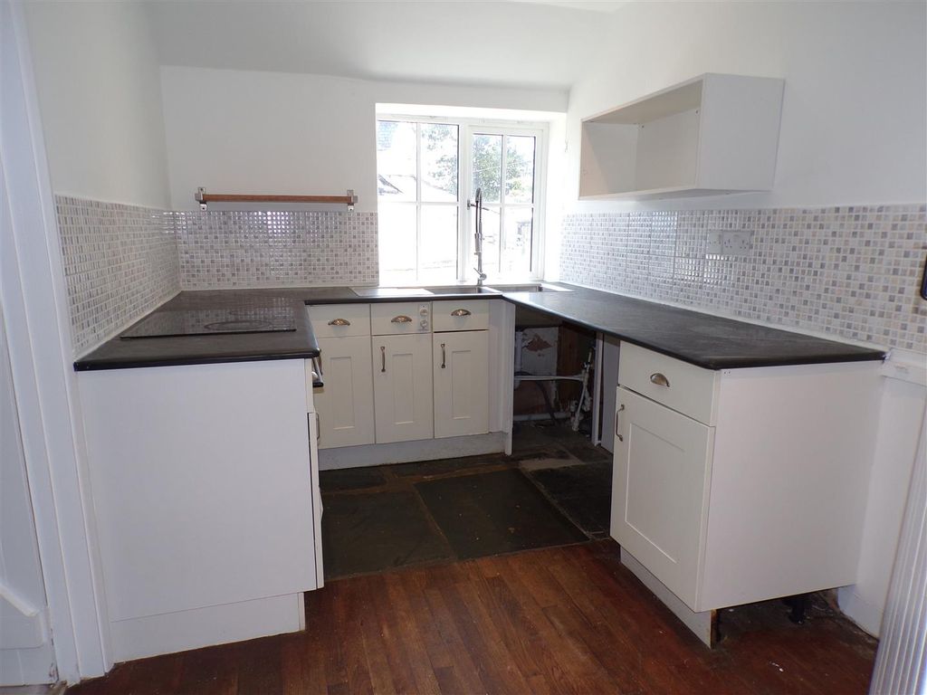 Property photo 2 of 8 Kitchen.Jpg