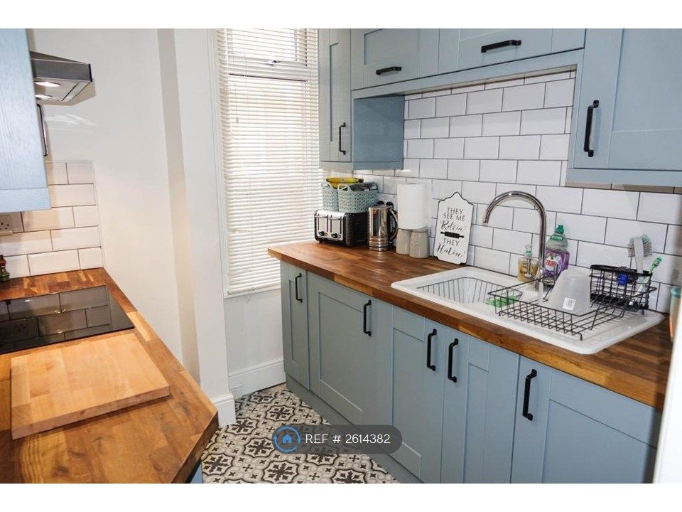 Property photo 2 of 6 Kitchen