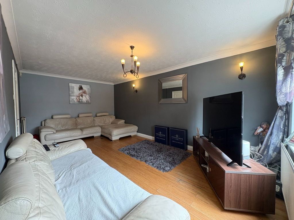 Property photo 2 of 39