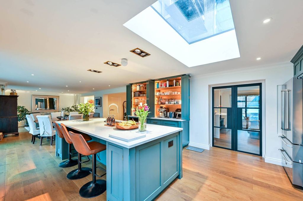 Property photo 1 of 35