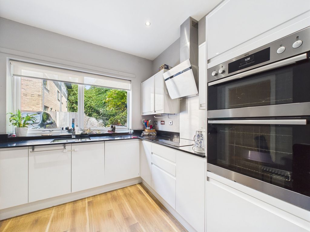 Property photo 3 of 26 Breakfast Kitchen