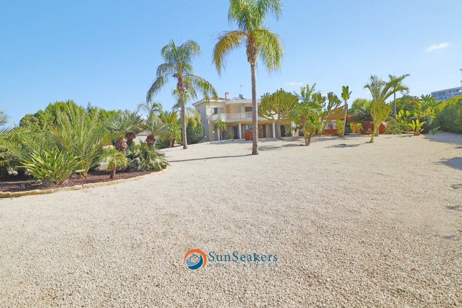 Property photo 2 of 49