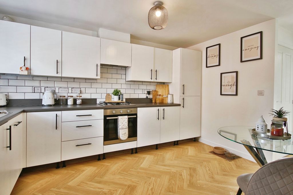 Property photo 3 of 14 4220617