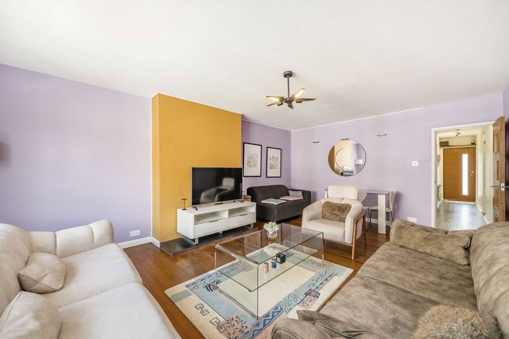 Property photo 2 of 9