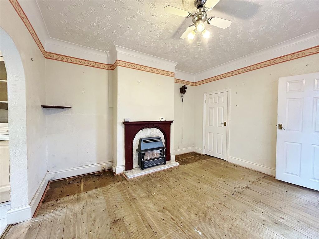 Property photo 3 of 19 Dining Room