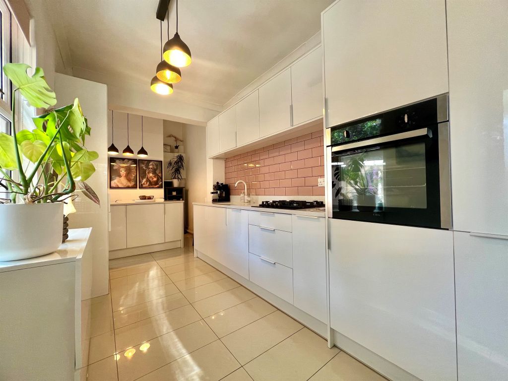 Property photo 2 of 29 Kitchen/Diner