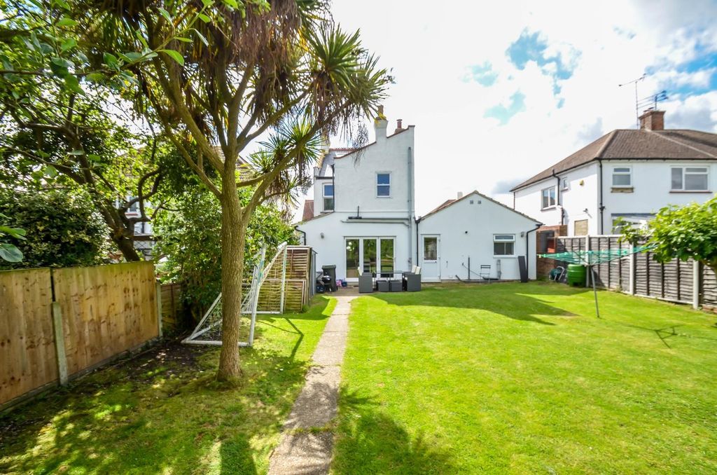 Property photo 3 of 28