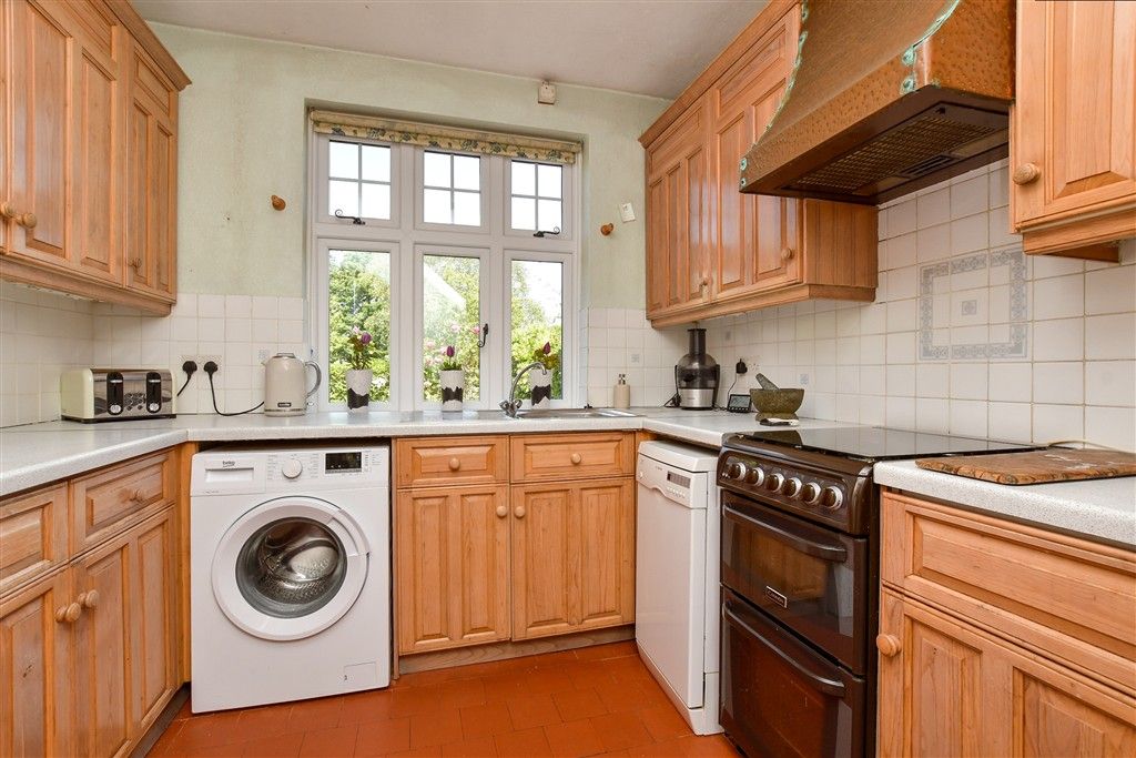 Property photo 3 of 16 Kitchen