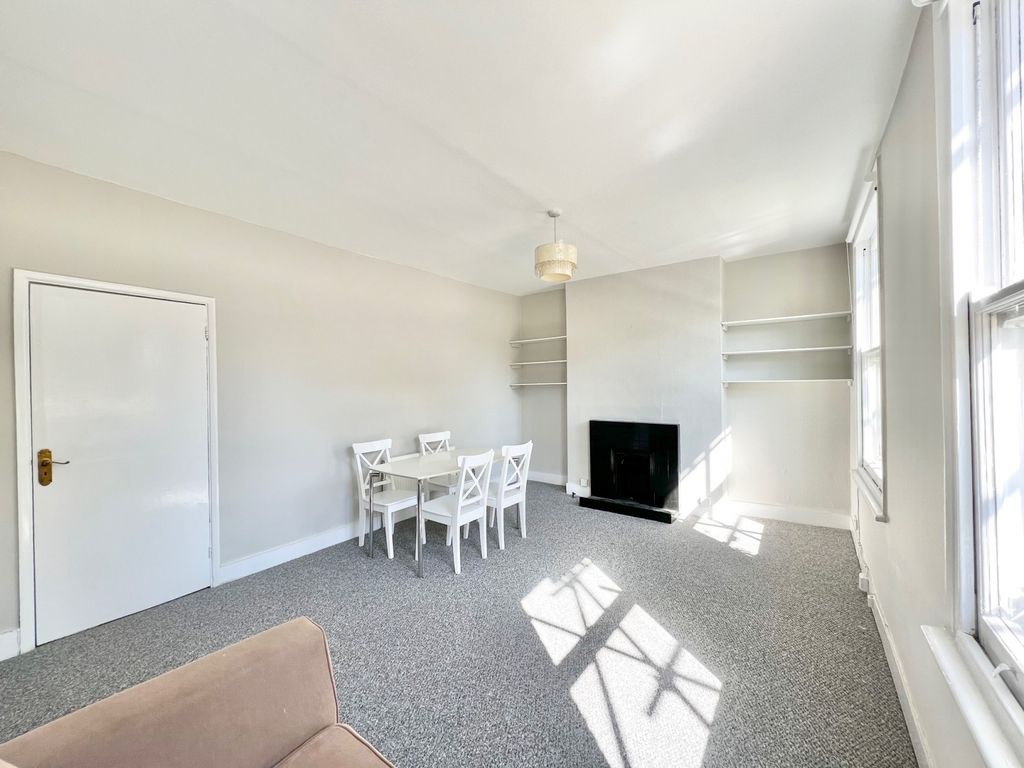 Property photo 3 of 9 Gallery