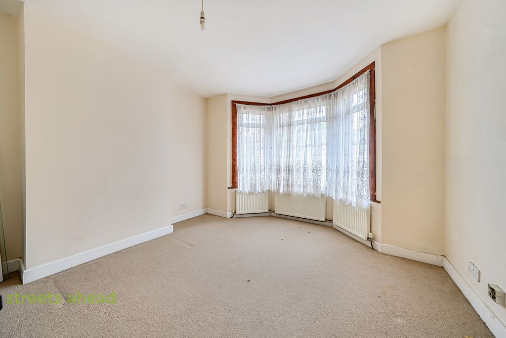 Property photo 3 of 14 d7d8Ac5d-64ce-4ce...