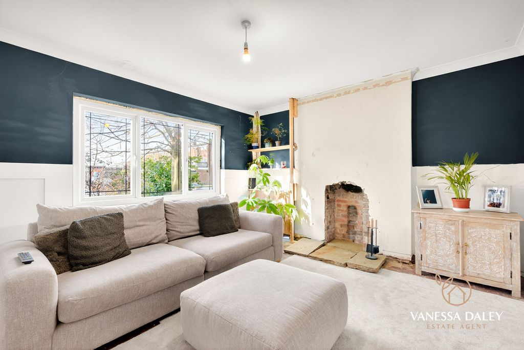 Property photo 2 of 47