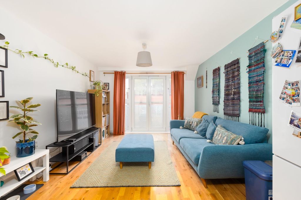 Property photo 1 of 22 63 St Peters Court_Dec-1.Jpg