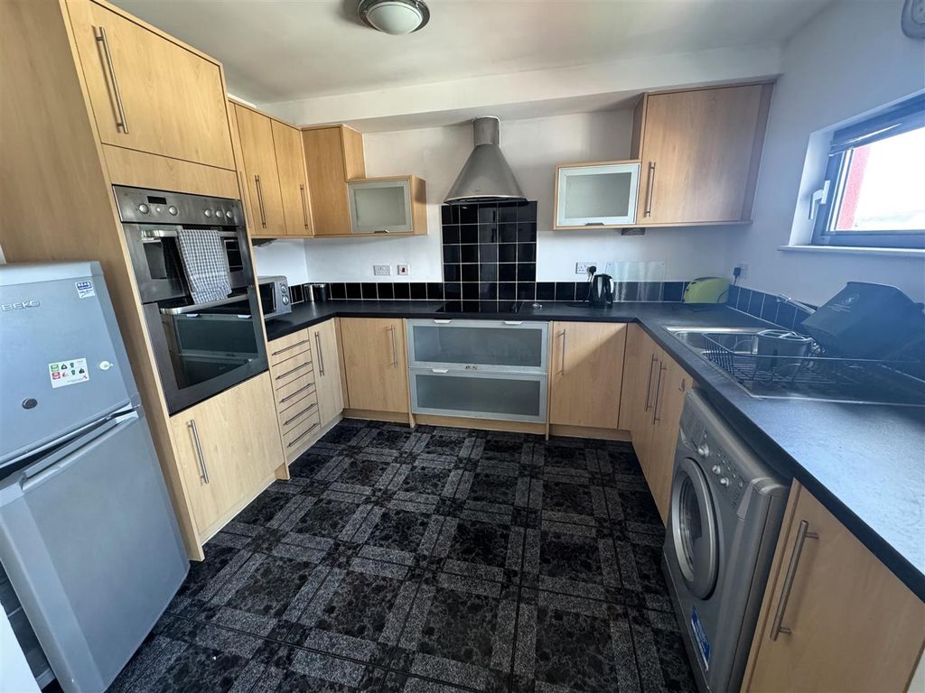 Property photo 3 of 9 Kitchen.Jpg