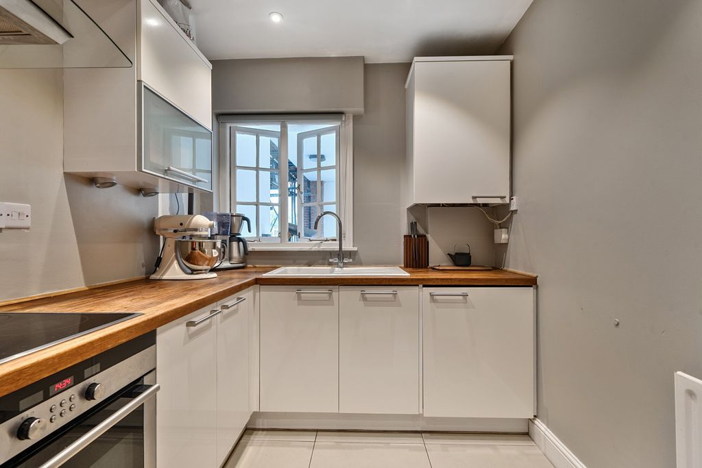 Property photo 3 of 21 Kitchen