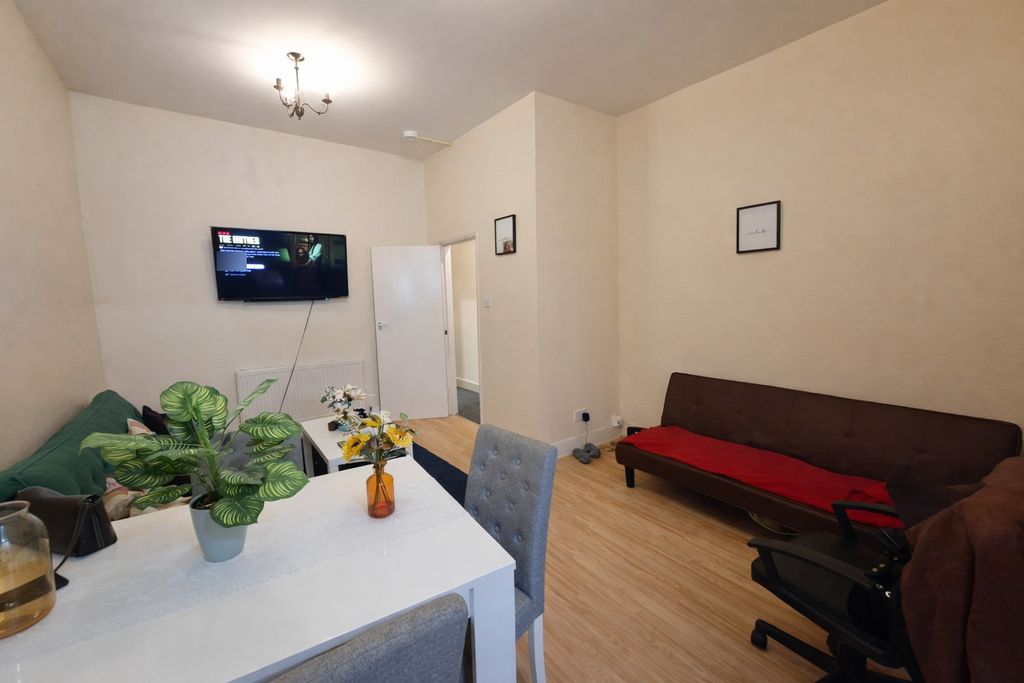 Property photo 2 of 8 Photo 1