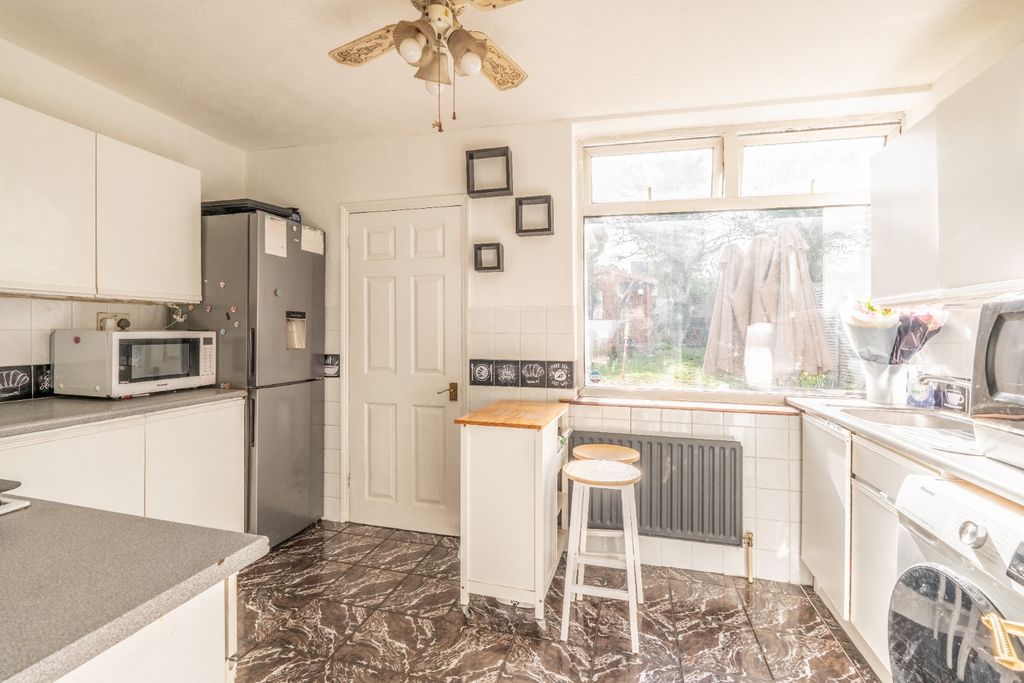 Property photo 3 of 16 4799743