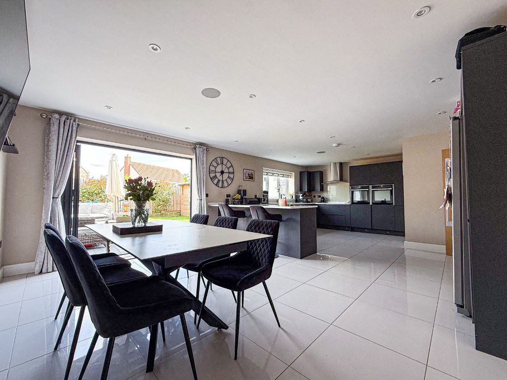 Property photo 2 of 21 3288864