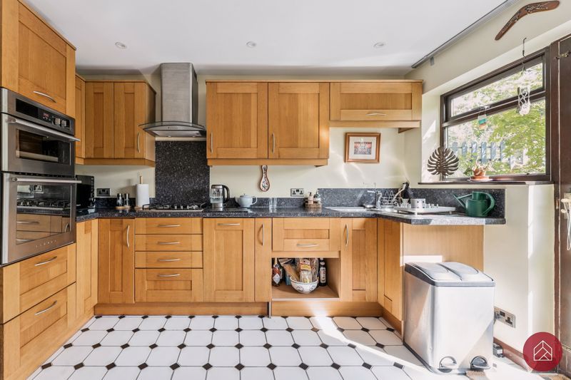 Property photo 3 of 18 Kitchen