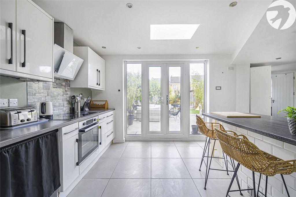 Property photo 3 of 39 Kitchen