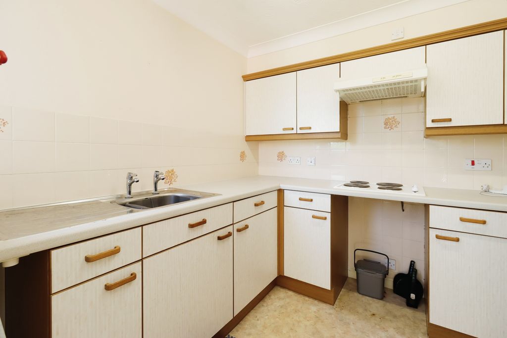 Property photo 2 of 11 Kitchen